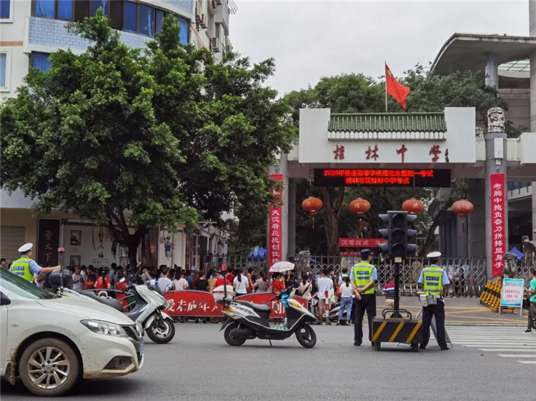 高考考生在开考前2小时丢失身份证，民警启动应急方案，不到10分钟解决1.jpg