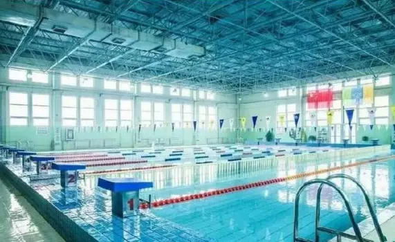 夏天防溺水不松懈，青岛市全民健身中心游泳学习刻不容缓1.png