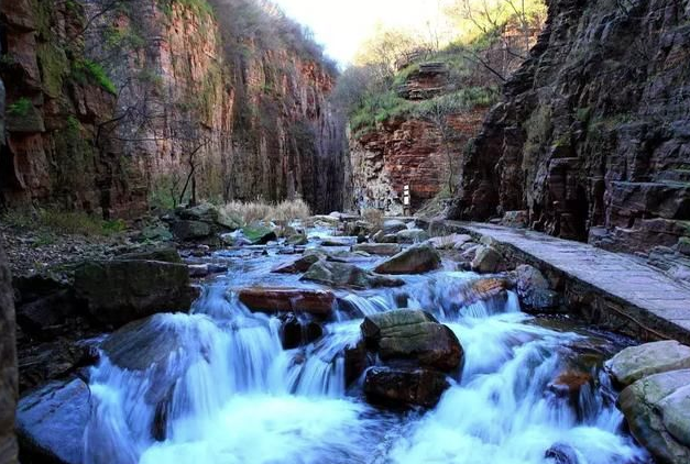 河南洛阳5A龙潭大峡谷智慧导览助你浏览自然景观红岩嶂谷群地.png