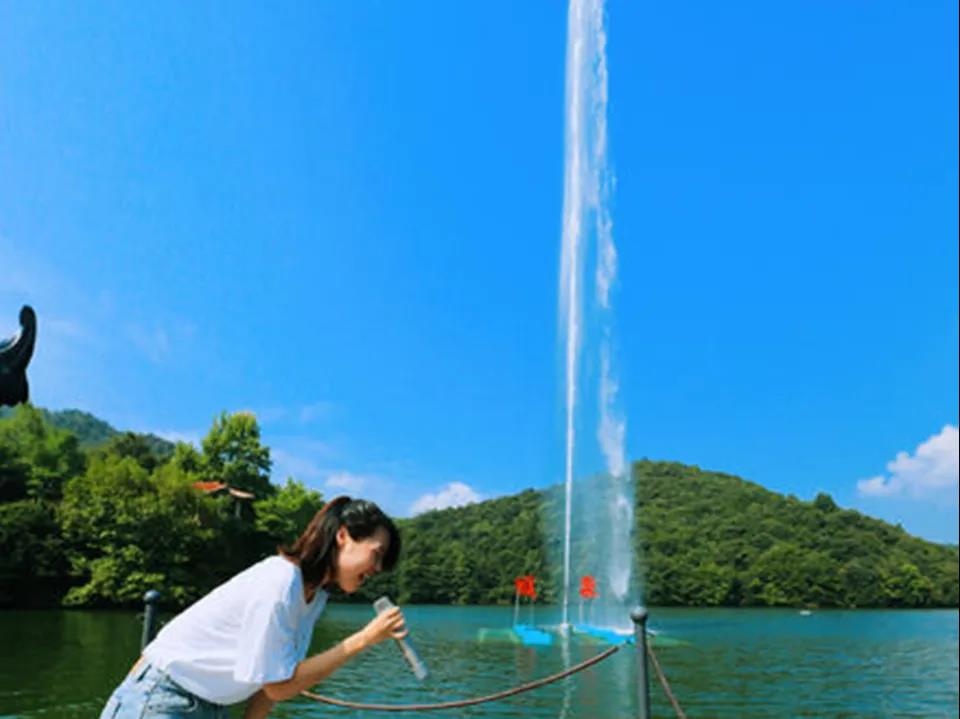 国庆畅玩龙凤山|国粹经典、歌舞演艺、喜剧脱口秀……水上舞台秀，表演不重样！乘坐游船可前排围观！.jpg