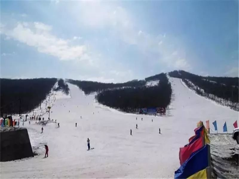 黑龙江哈尔滨伏尔加庄园城堡滑雪场电子票系统多少钱.png