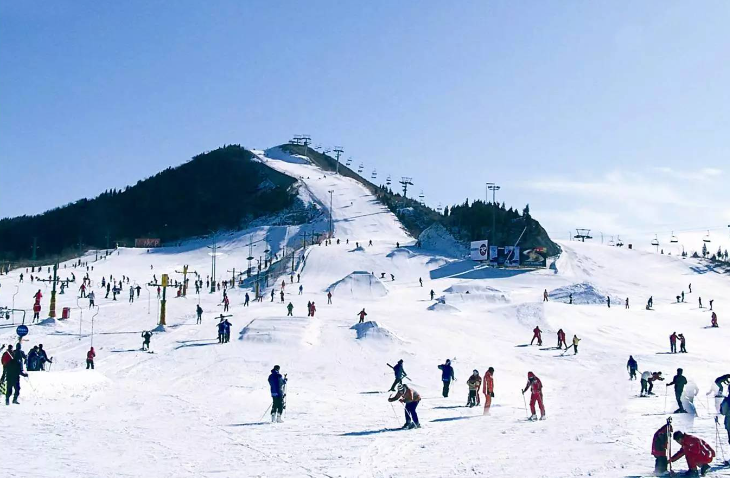 青岛融创藏马山滑雪场自助取卡机管理系统.jpg