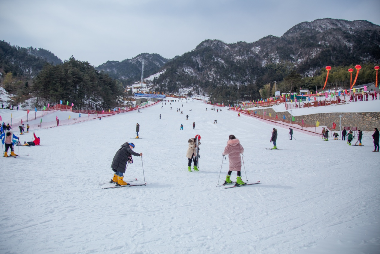 天柱山滑雪场图片图片