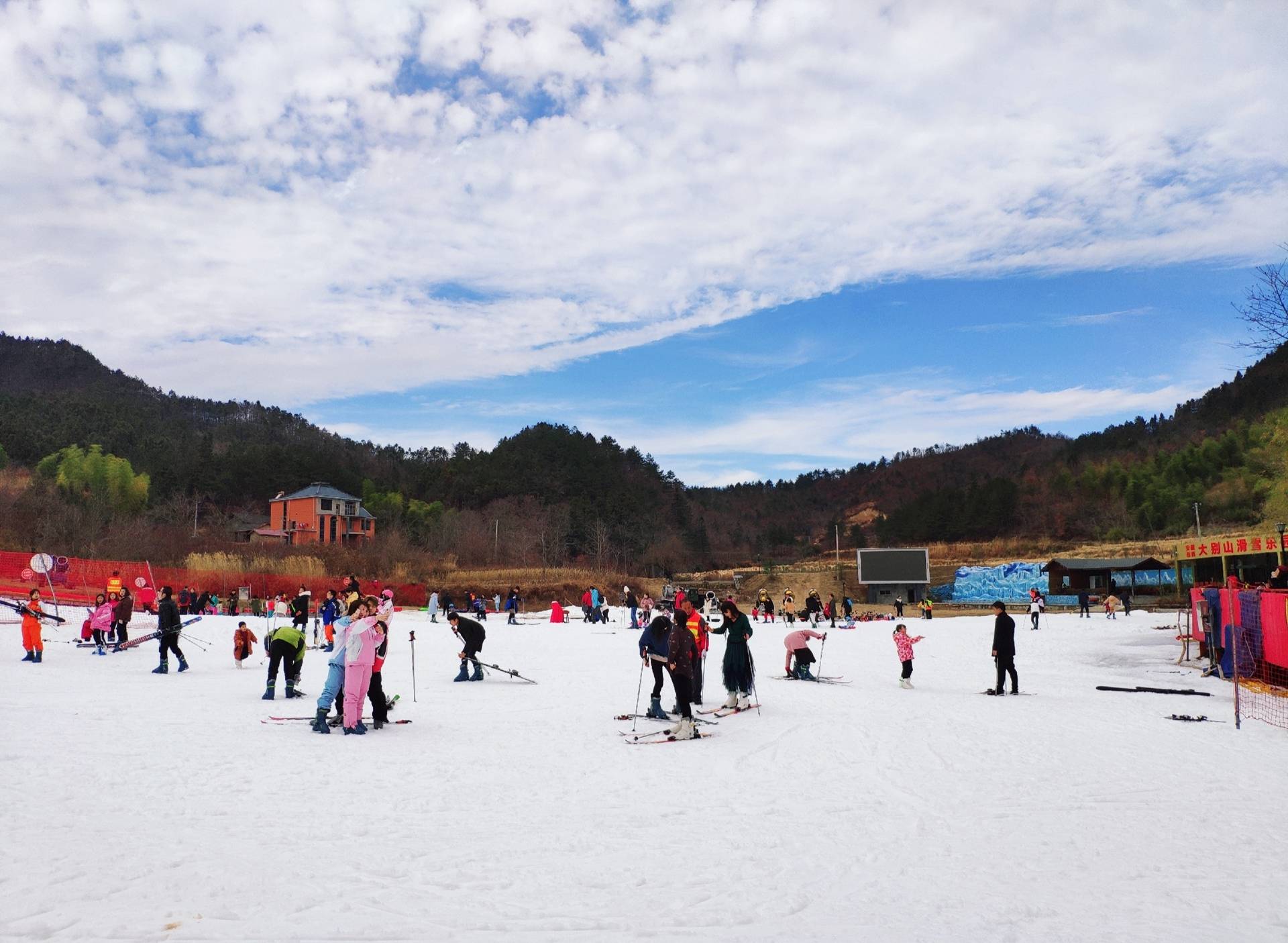 安庆潜山滑雪场图片