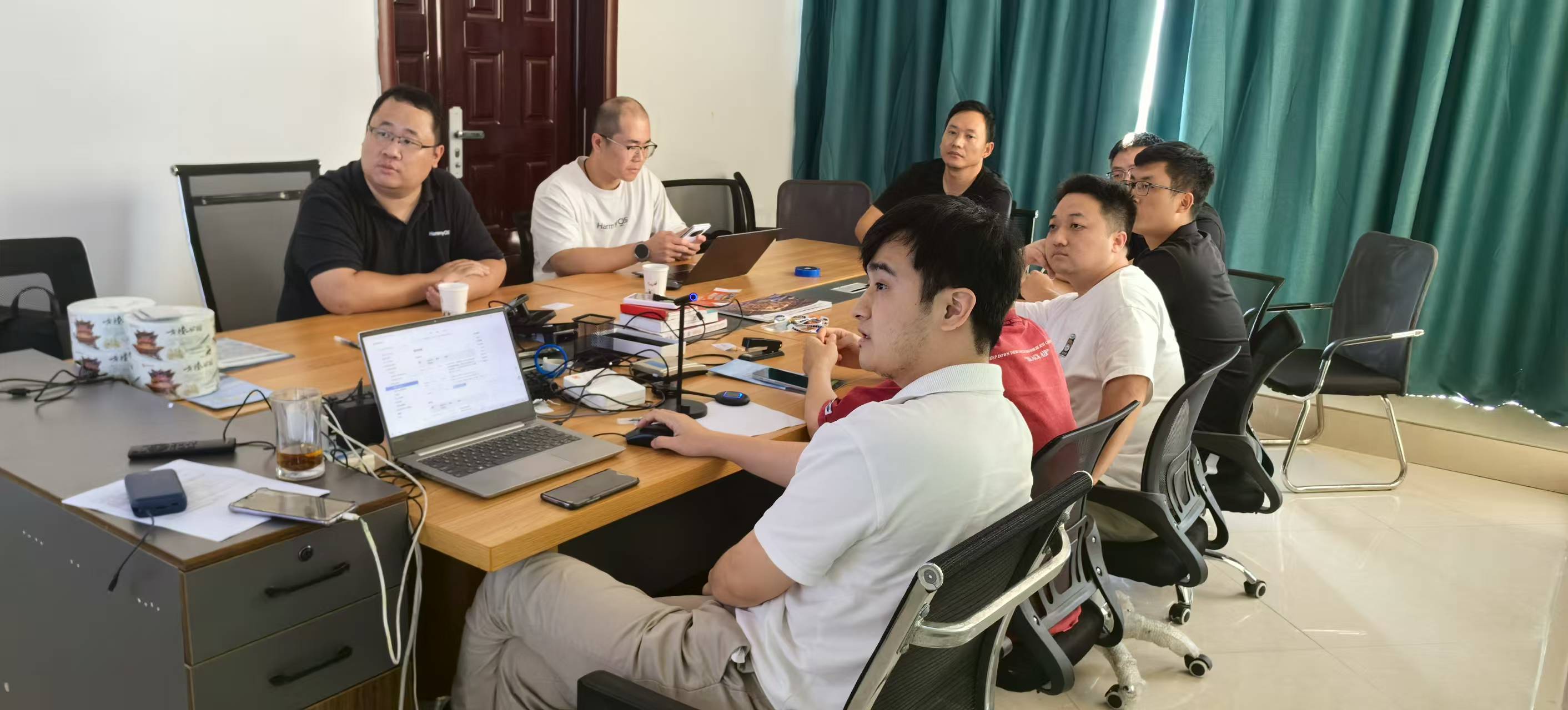 鸿蒙技术总监到访小泥人公司.jpg