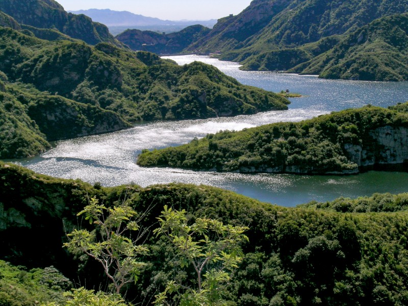 20040920 怀柔青龙峡库区山顶-01 摄影：邓学军.jpg